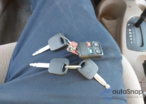 2000 Ford Focus Se из США, поврежденный, VIN 1FAFP34P3YW320989